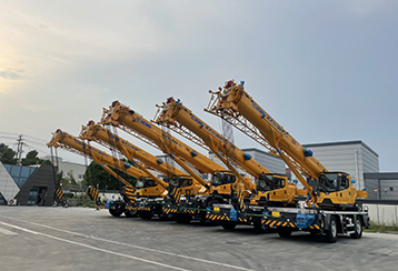 XCMG XCR30 Rough Terrain Crane 30 tons Exported to Fiji
