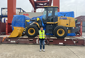 XCMG 1.8m3 Front End Loader LW300KN Loaded on 40FR for Shipping